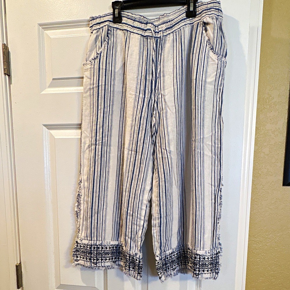 Democracy Women's White/Blue Striped Cropped Pants, Embroidered, Large